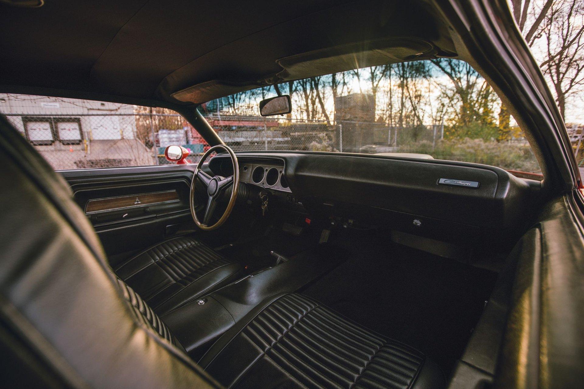 Unknown-Challenger-1971-Orange-Black-24