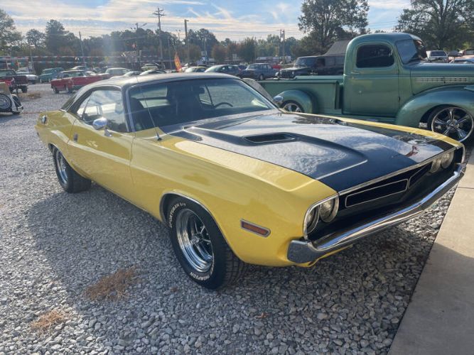 Unknown-Challenger-1971-Yellow-Black-2