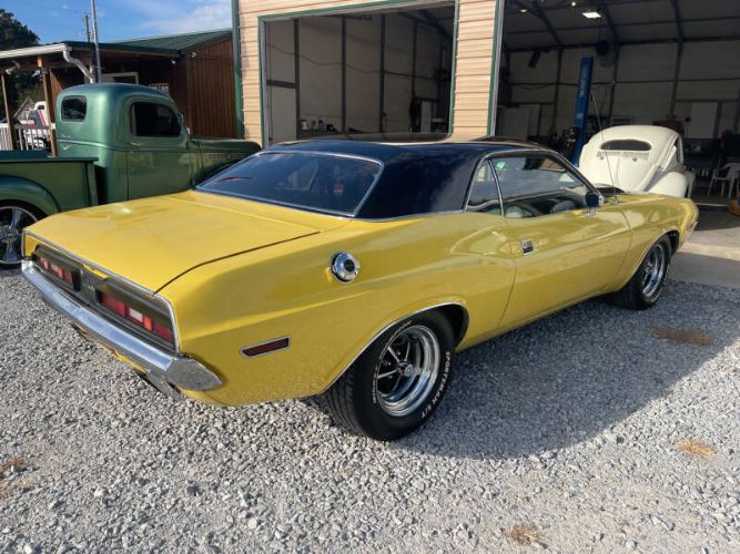 Unknown-Challenger-1971-Yellow-Black-4