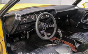 Unknown-Challenger-1973-Yellow-Pearl-Black-1