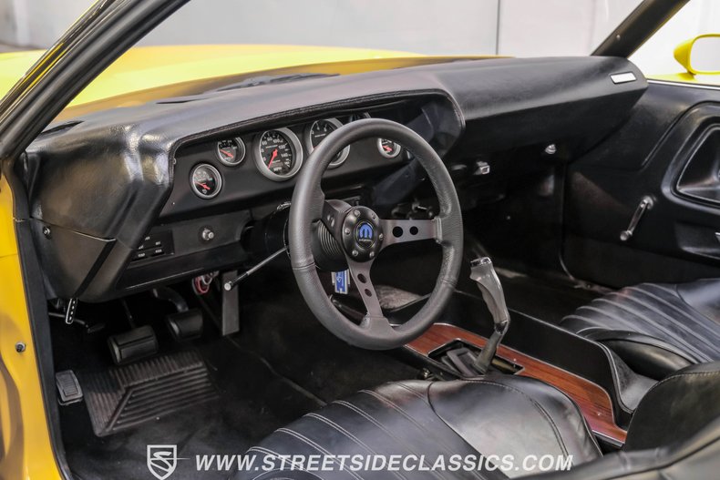 Unknown-Challenger-1973-Yellow-Pearl-Black-1