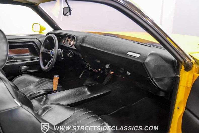 Unknown-Challenger-1973-Yellow-Pearl-Black-38