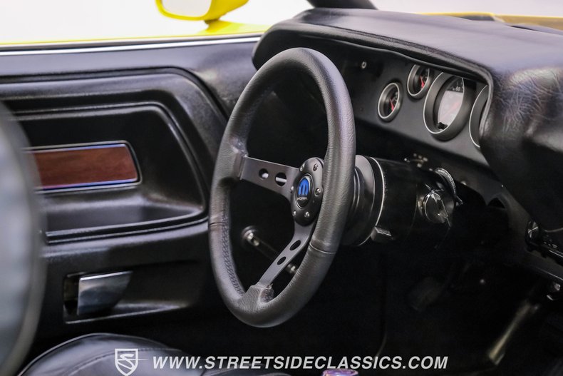 Unknown-Challenger-1973-Yellow-Pearl-Black-40