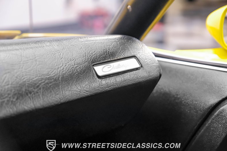 Unknown-Challenger-1973-Yellow-Pearl-Black-47
