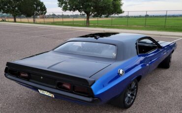 Unknown-Challenger-1974-Blue-Black-10