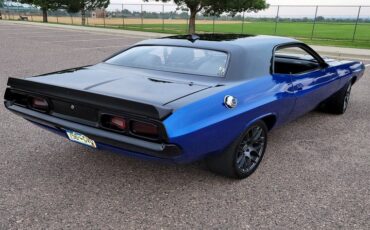 Unknown-Challenger-1974-Blue-Black-13