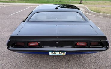 Unknown-Challenger-1974-Blue-Black-4