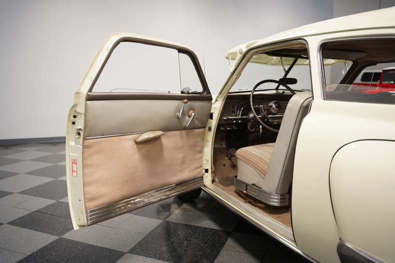 Unknown-Champion-1950-White-Gray-40