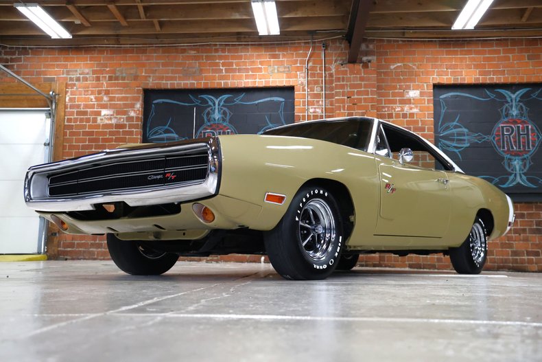 Unknown-Charger-1970-Gold-Black-2