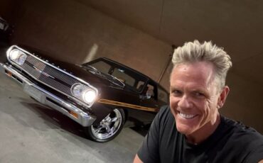 Unknown-Chevelle-1964-Ebony-Black-Saddle-7