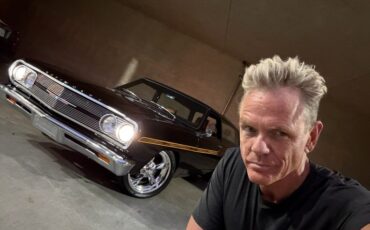 Unknown-Chevelle-1964-Ebony-Black-Saddle-8
