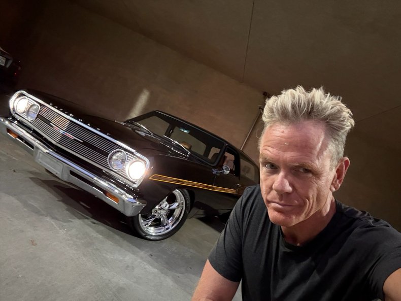 Unknown-Chevelle-1964-Ebony-Black-Saddle-8