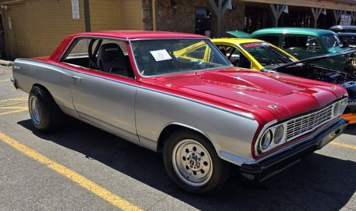 Unknown-Chevelle-1964-Red-Gray-11