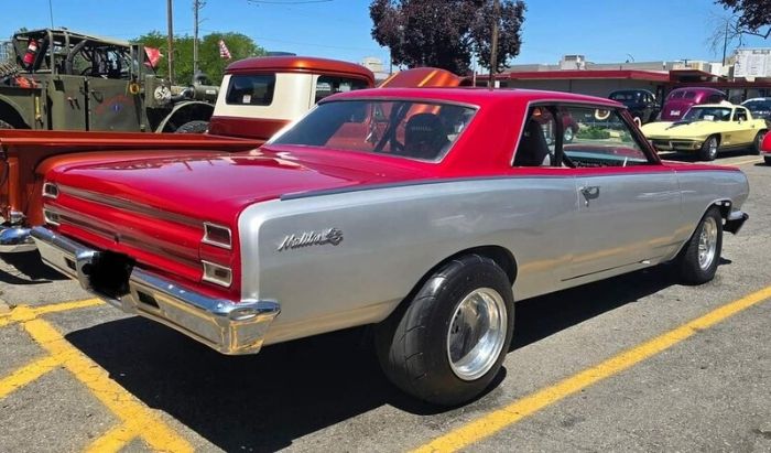 Unknown-Chevelle-1964-Red-Gray