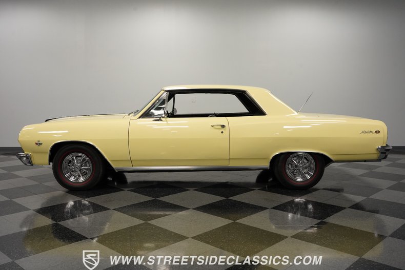 Unknown-Chevelle-1965-Butternut-Yellow-Black-1