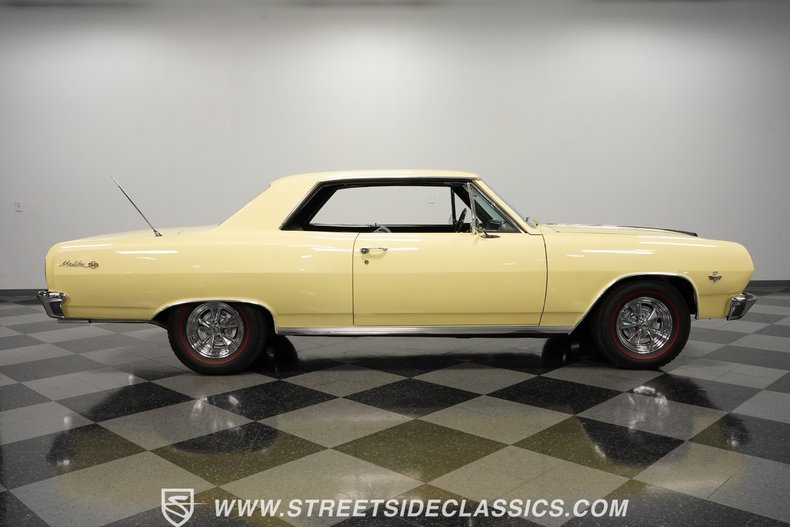 Unknown-Chevelle-1965-Butternut-Yellow-Black-11
