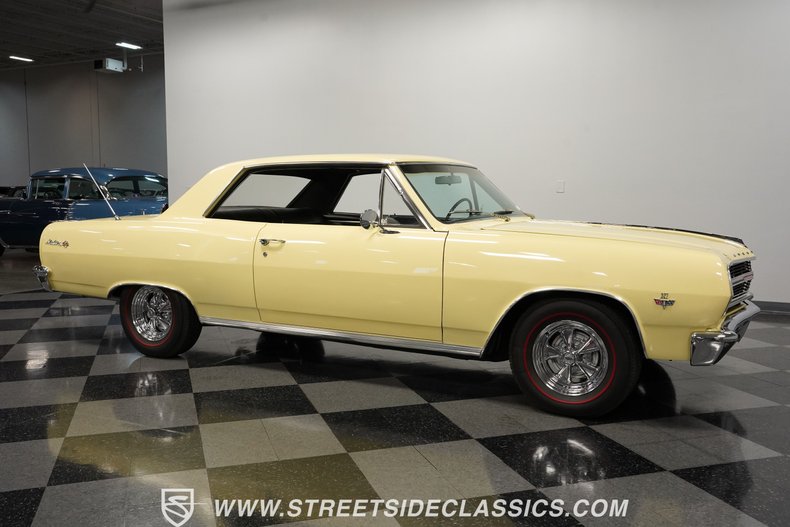 Unknown-Chevelle-1965-Butternut-Yellow-Black-12
