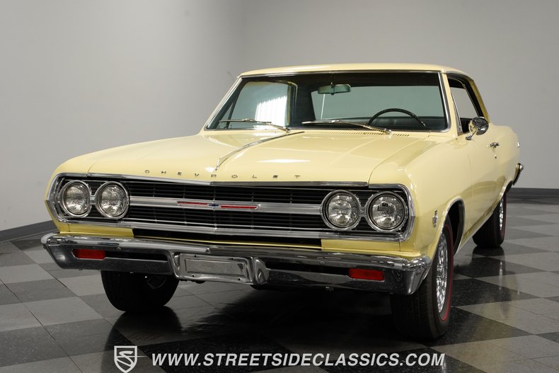Unknown-Chevelle-1965-Butternut-Yellow-Black-15