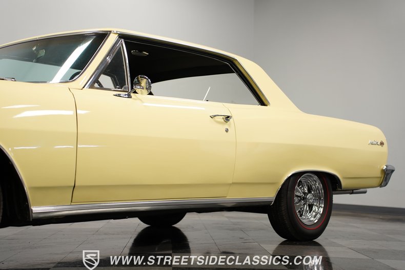 Unknown-Chevelle-1965-Butternut-Yellow-Black-19