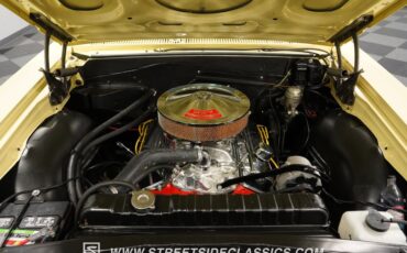 Unknown-Chevelle-1965-Butternut-Yellow-Black-2