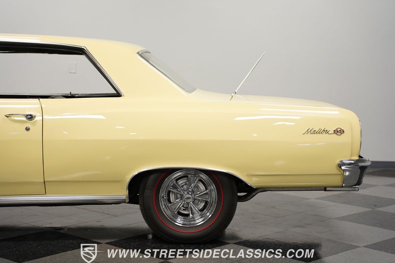 Unknown-Chevelle-1965-Butternut-Yellow-Black-21