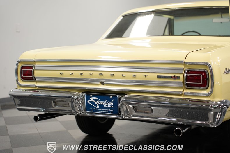 Unknown-Chevelle-1965-Butternut-Yellow-Black-23