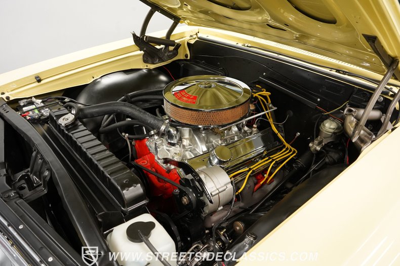 Unknown-Chevelle-1965-Butternut-Yellow-Black-29