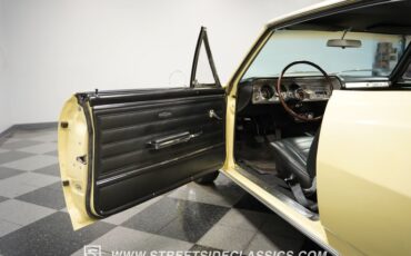 Unknown-Chevelle-1965-Butternut-Yellow-Black-33