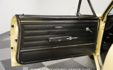 Unknown-Chevelle-1965-Butternut-Yellow-Black-34