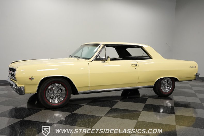 Unknown-Chevelle-1965-Butternut-Yellow-Black-4