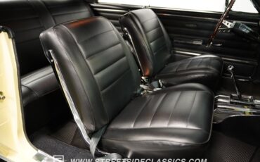 Unknown-Chevelle-1965-Butternut-Yellow-Black-45