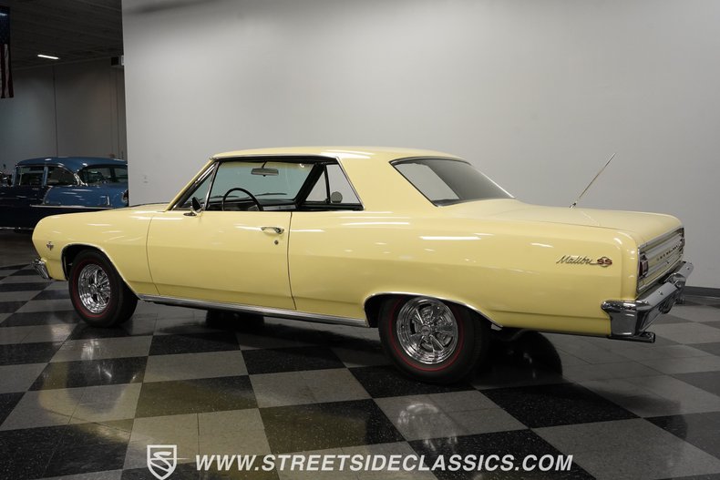 Unknown-Chevelle-1965-Butternut-Yellow-Black-6