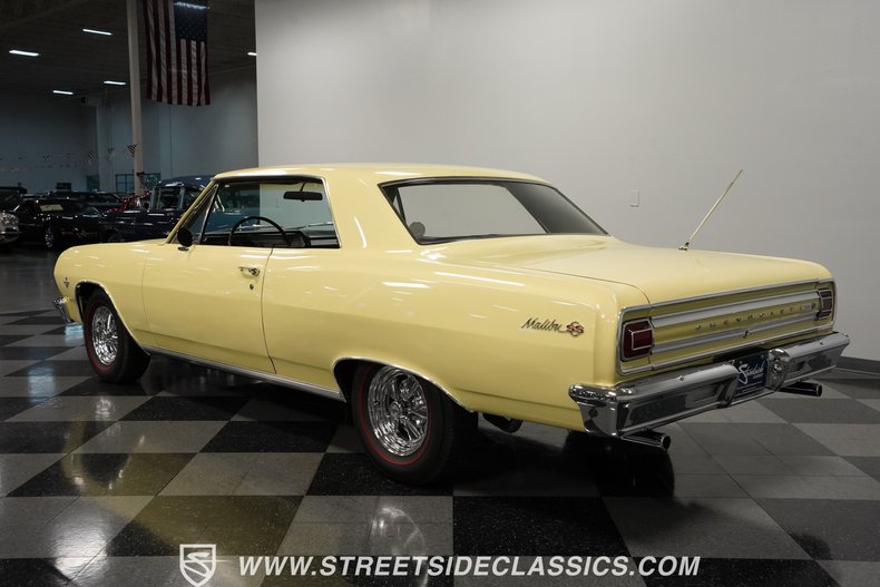 Unknown-Chevelle-1965-Butternut-Yellow-Black-7