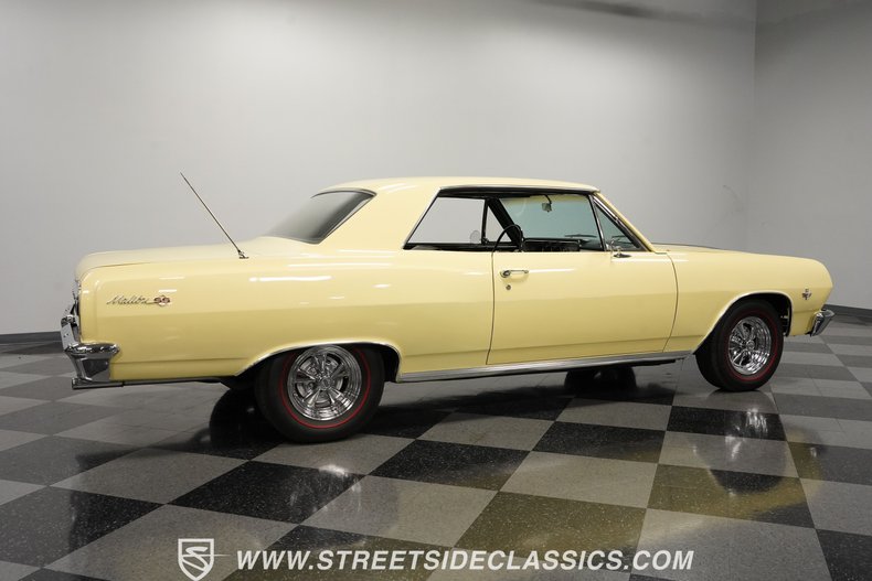 Unknown-Chevelle-1965-Butternut-Yellow-Black-9