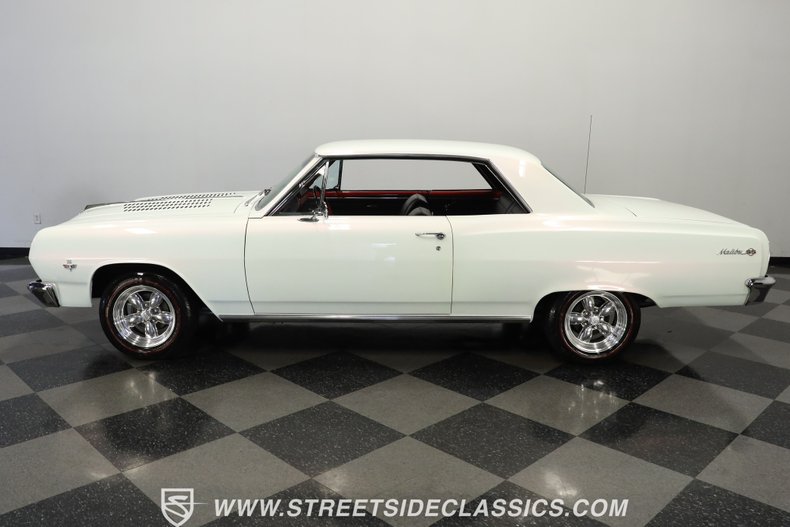 Unknown-Chevelle-1965-Pearl-White-Black-1