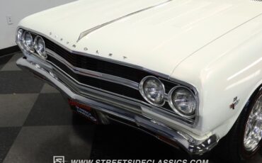 Unknown-Chevelle-1965-Pearl-White-Black-15