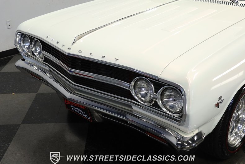 Unknown-Chevelle-1965-Pearl-White-Black-15