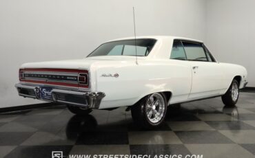 Unknown-Chevelle-1965-Pearl-White-Black-16