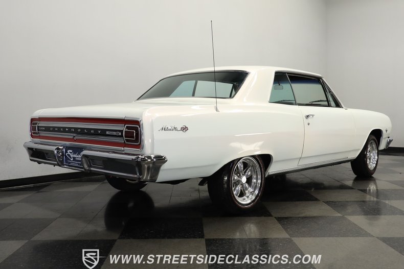 Unknown-Chevelle-1965-Pearl-White-Black-16