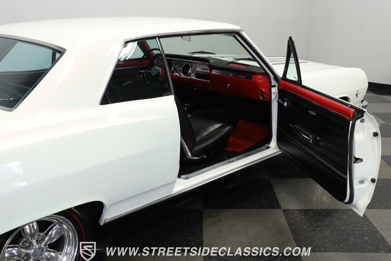 Unknown-Chevelle-1965-Pearl-White-Black-17