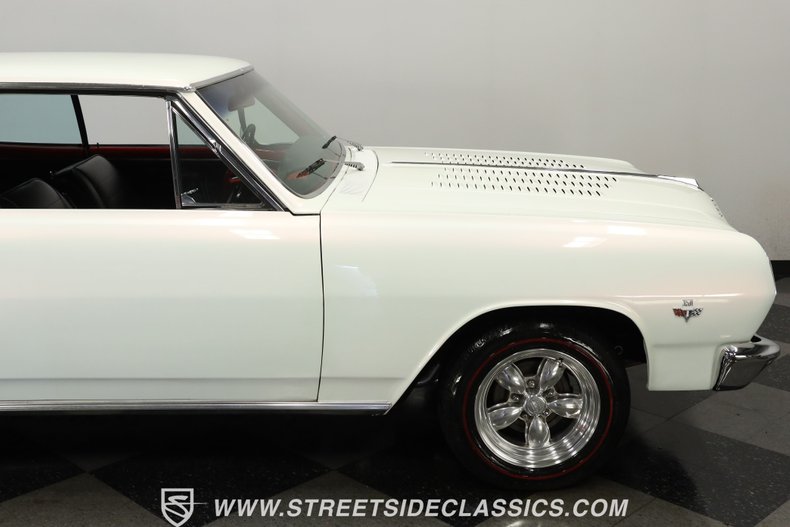 Unknown-Chevelle-1965-Pearl-White-Black-18