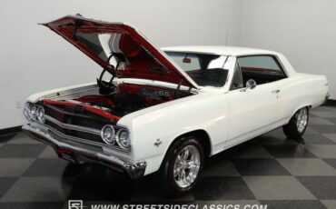 Unknown-Chevelle-1965-Pearl-White-Black-19