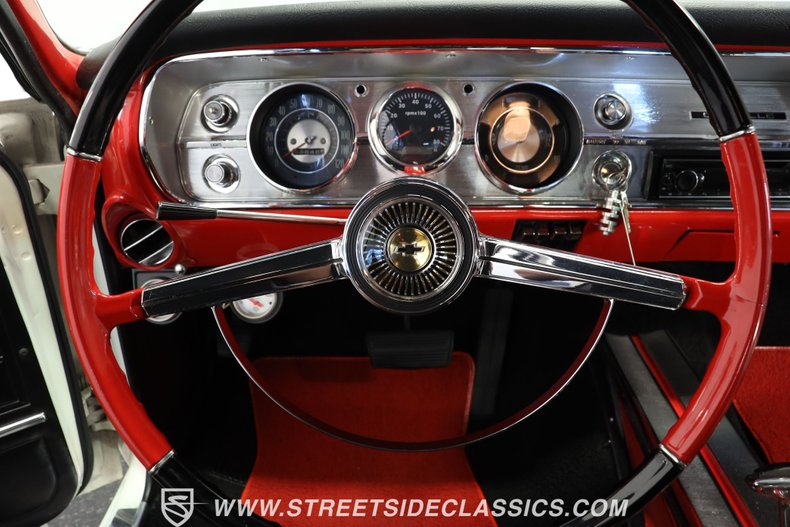 Unknown-Chevelle-1965-Pearl-White-Black-20