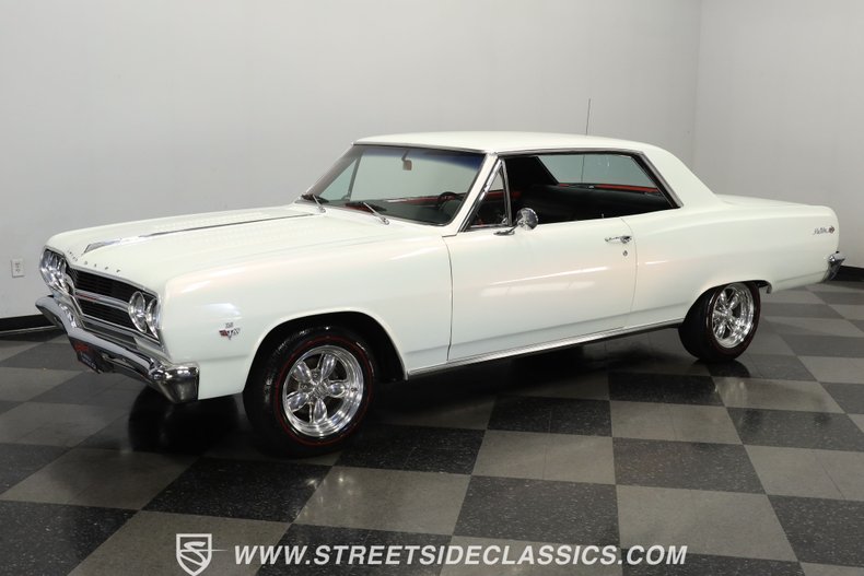 Unknown-Chevelle-1965-Pearl-White-Black-21