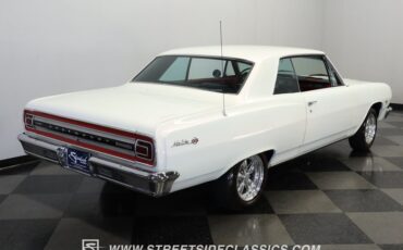 Unknown-Chevelle-1965-Pearl-White-Black-23