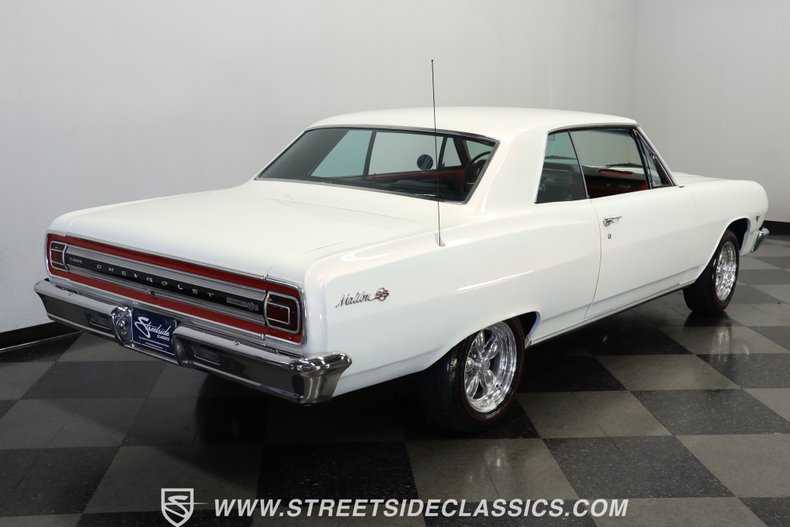 Unknown-Chevelle-1965-Pearl-White-Black-23