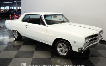 Unknown-Chevelle-1965-Pearl-White-Black-26
