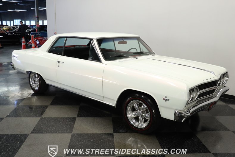 Unknown-Chevelle-1965-Pearl-White-Black-26