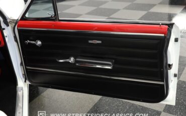 Unknown-Chevelle-1965-Pearl-White-Black-29
