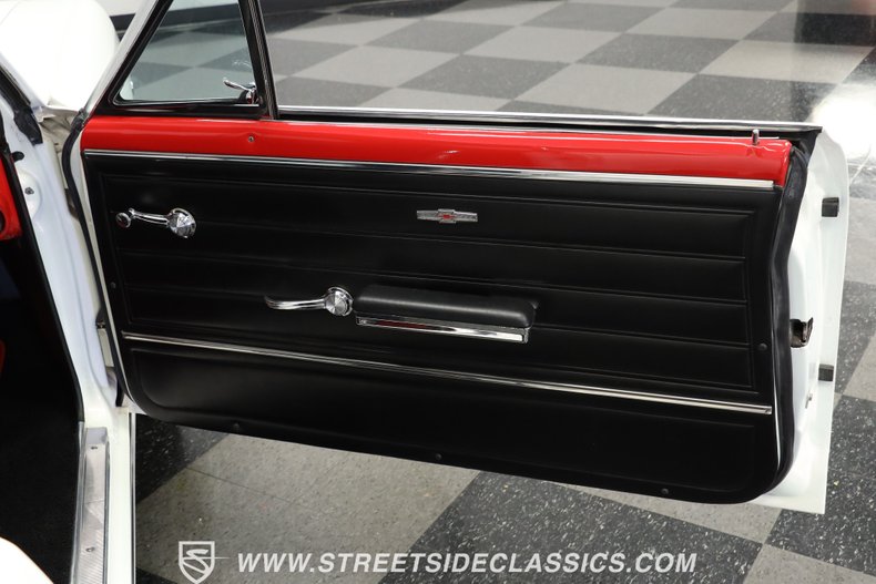 Unknown-Chevelle-1965-Pearl-White-Black-29